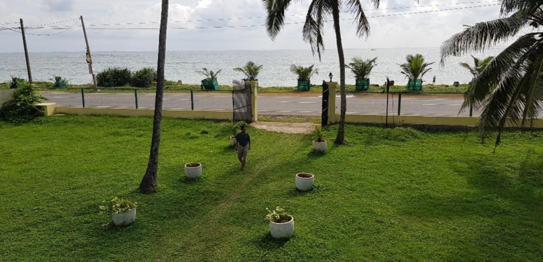 Nalendra Villa - Oceanfront Hikkaduwa Eksteriør billede